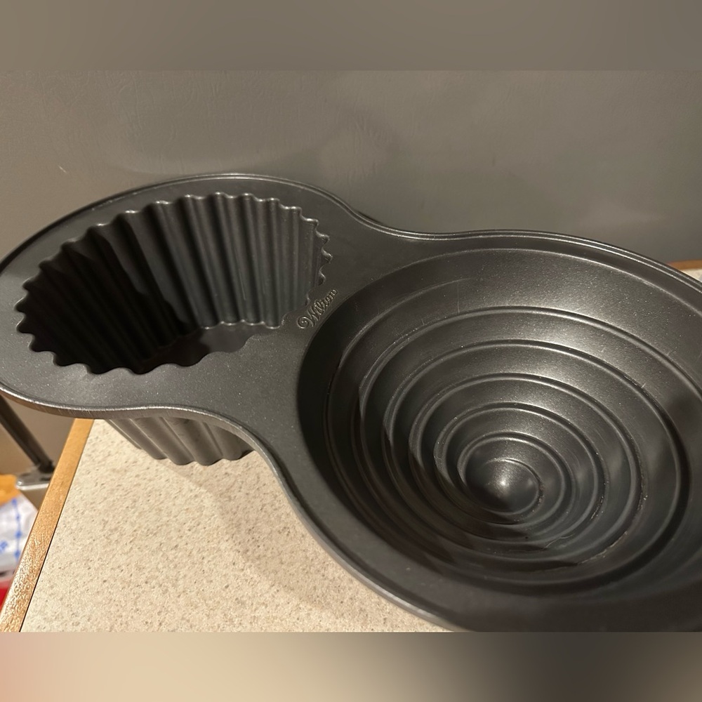 Oversized cupcake pan